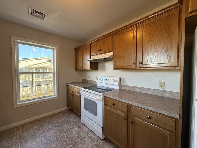 Building Photo - Three Bedroom Condo in Tradition Point