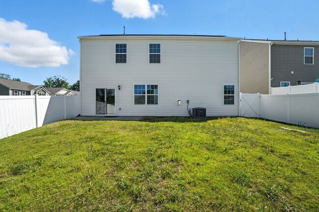 Building Photo - Stunning home, Move-in Ready!