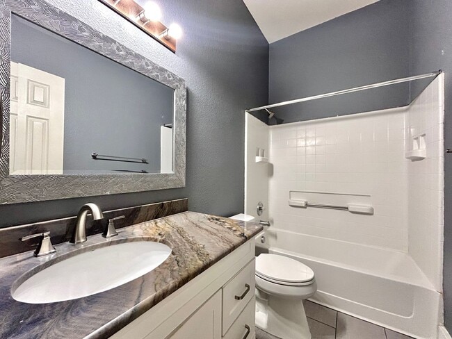 Building Photo - 1709 Bush Coat Ln