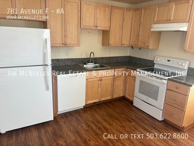 Building Photo - 781 Avenue F