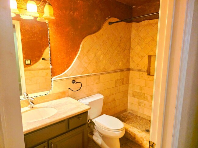 Building Photo - 4 Bed 2.5 Bath- 42nd St & Shea- Pool- Move in special