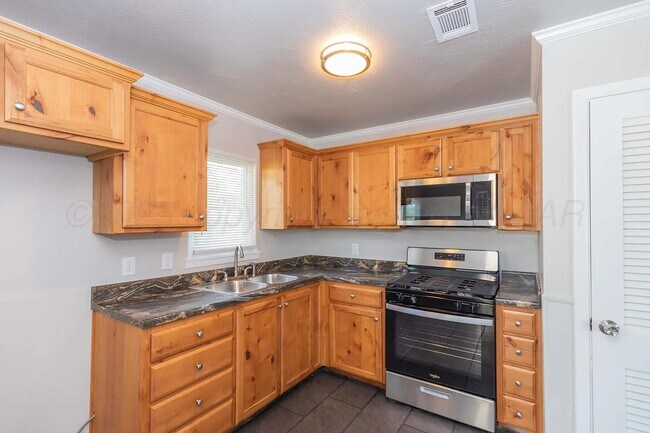 Building Photo - 3617 SE 31st Ave