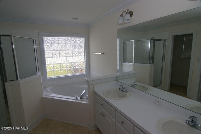 Building Photo - 2104 Cherrytree Ln