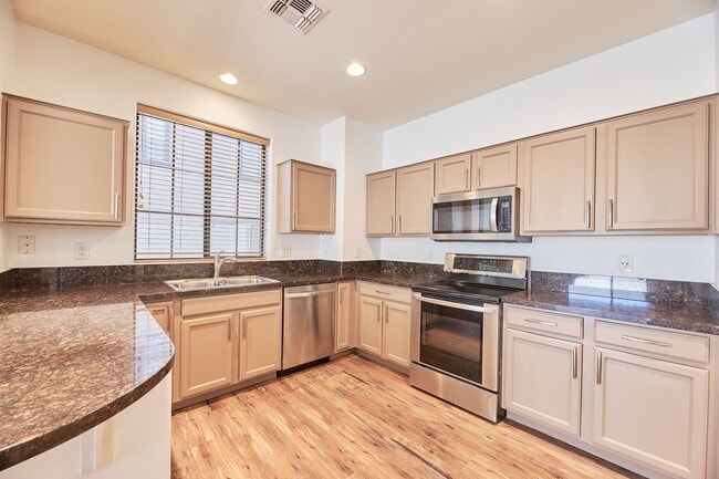 Building Photo - 2340 W Dusty Wren Dr