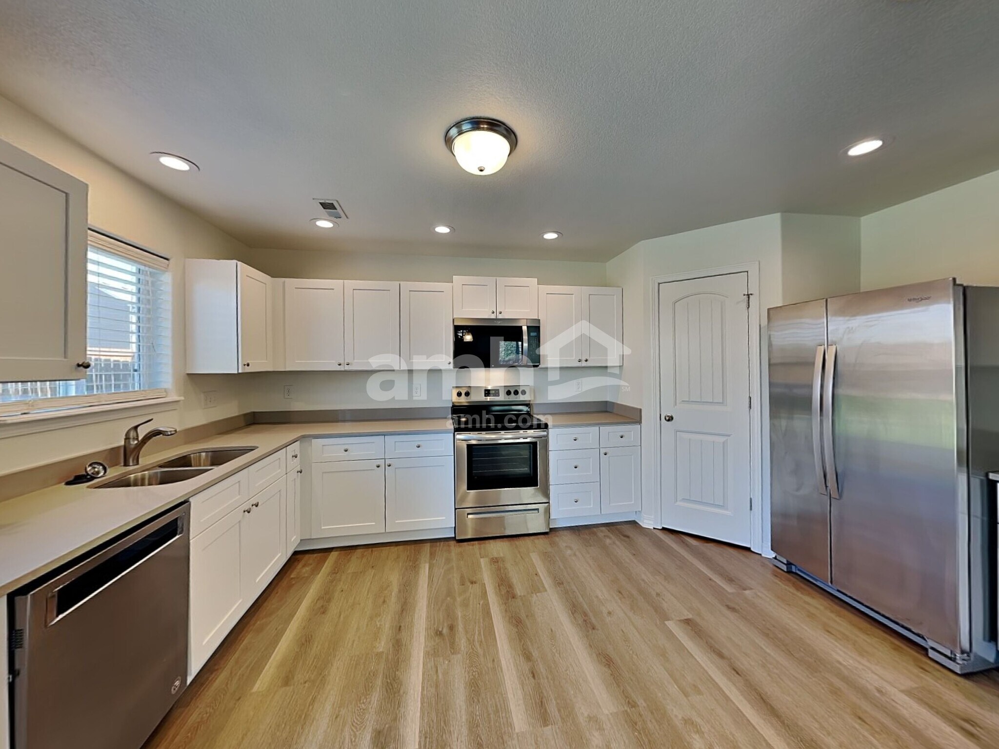 Building Photo - 9534 Sand Myrtle Dr