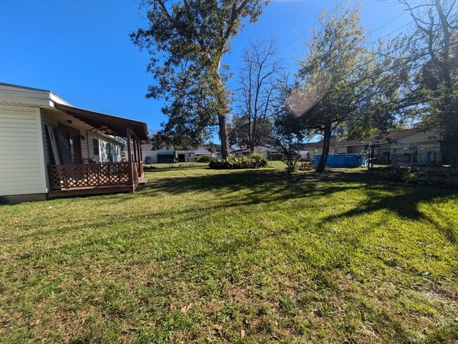 Building Photo - 717 Riffle Ave