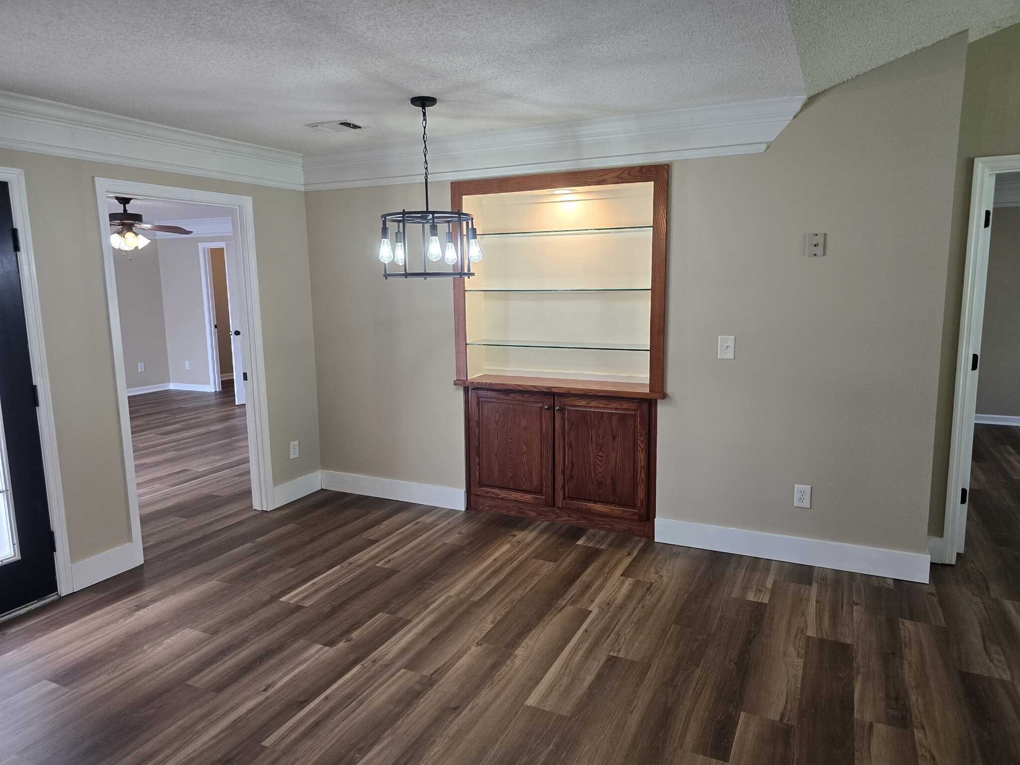 Kitchen Eat-in Area - 2065 Pinemount Blvd