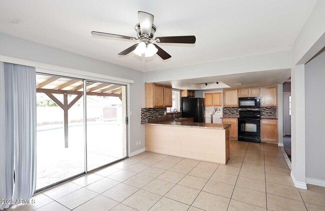 Building Photo - 617 E Calle Bolo Ln