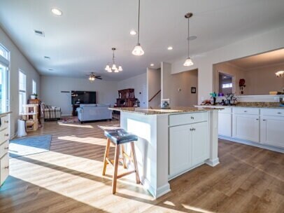 Building Photo - HUGE Owner's Suite!