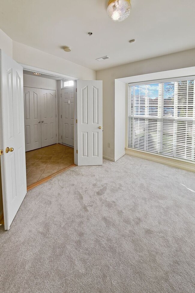 Building Photo - 3074 Esser Pl