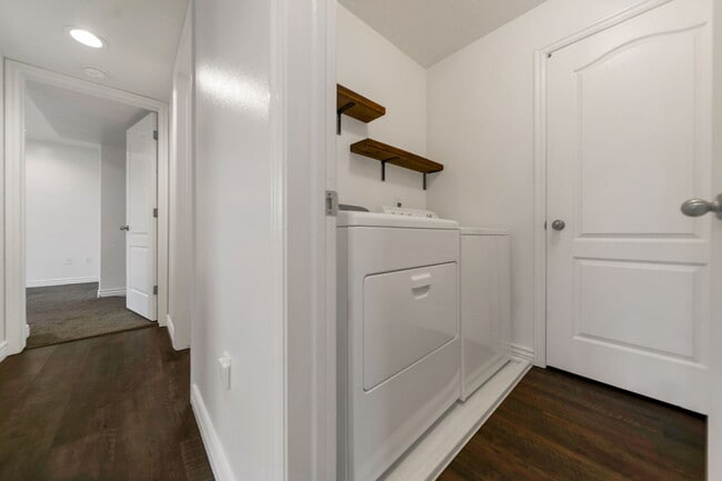 Building Photo - 3969 Romney Park Dr