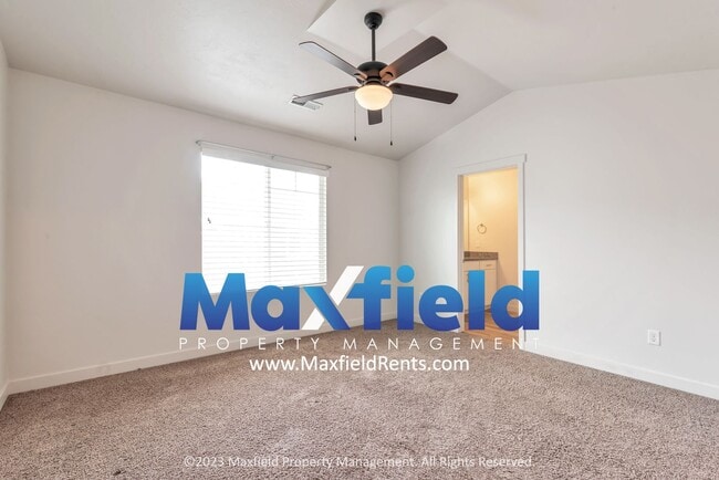 Building Photo - Pet Friendly - Draper Townhome 3 BD 3 BA 2...