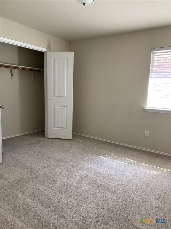 Building Photo - 5331 Dauphin Dr