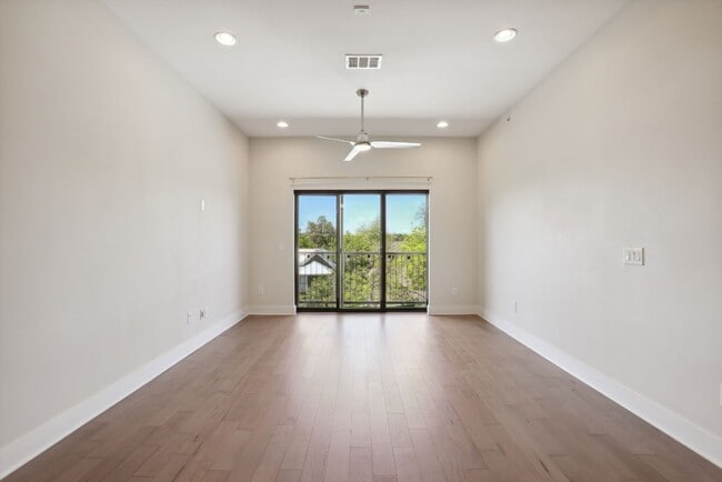 Building Photo - 908 Nueces St