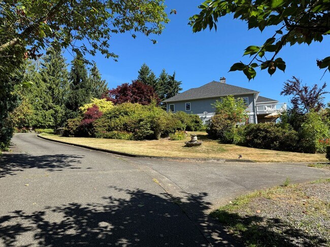 Primary Photo - Fully Furnished Duplex ALL UTILITIES INCLUDED