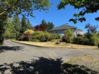 Building Photo - Fully Furnished Duplex ALL UTILITIES INCLUDED