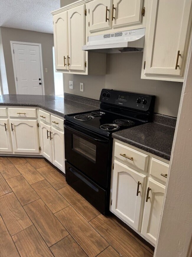 Building Photo - Renovated 3 Bedroom 2 Bath Home for Rent w...