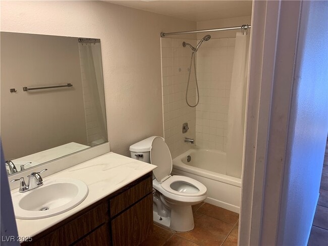 Building Photo - 3941 Avocado Dr