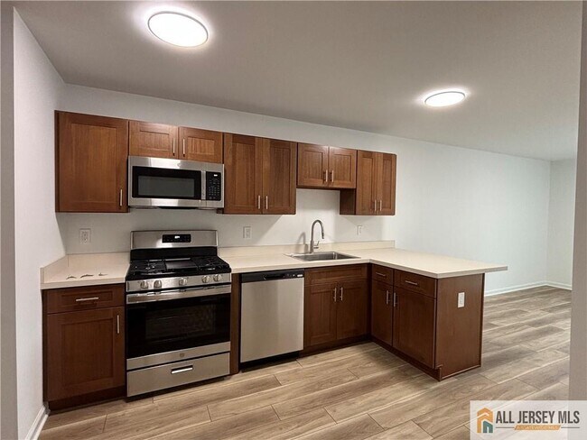 Building Photo - 127 Sassafras Ct