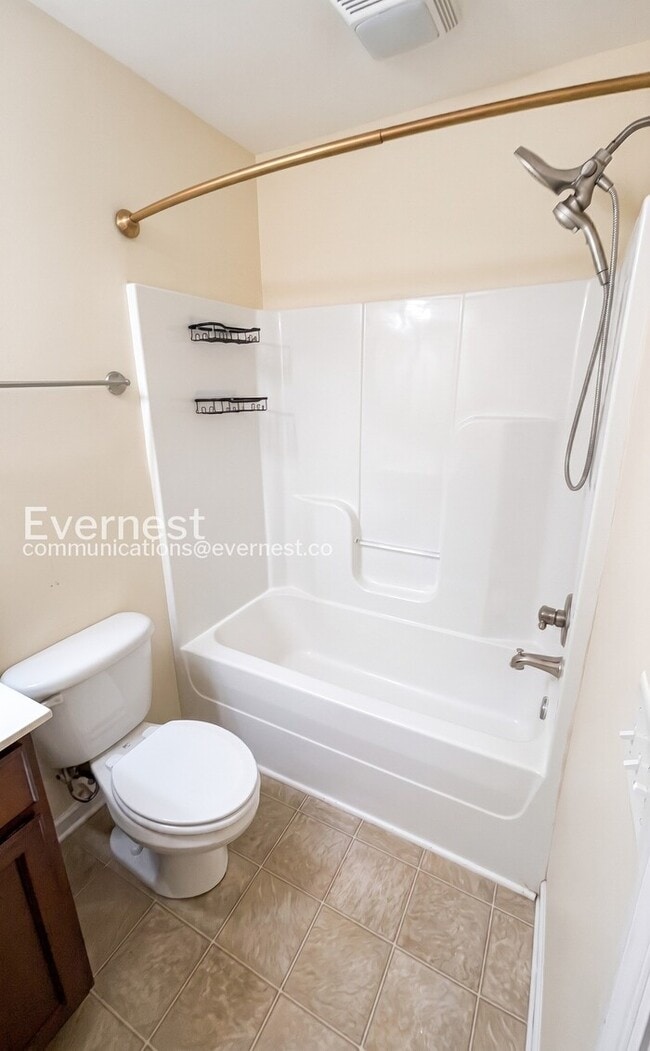 Building Photo - Charming Home with Spacious Garage & Modern Amenities / 3 beds 2 baths / Garage attached / Availa...