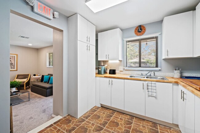 Building Photo - 4501 Briarcliff Ln