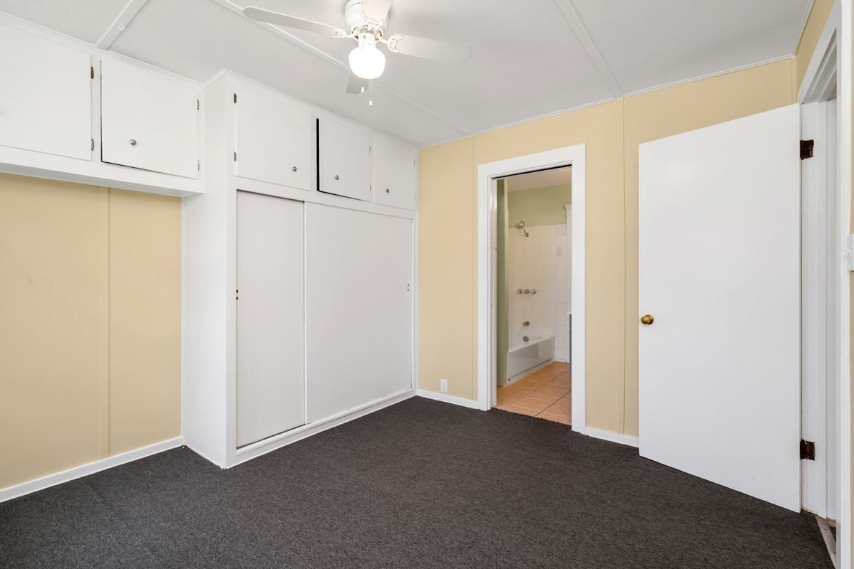 Building Photo - 505 E Olive Ave