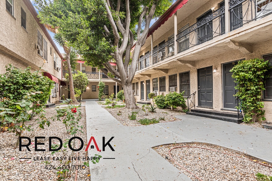 Building Photo - 851 S Kenmore Ave