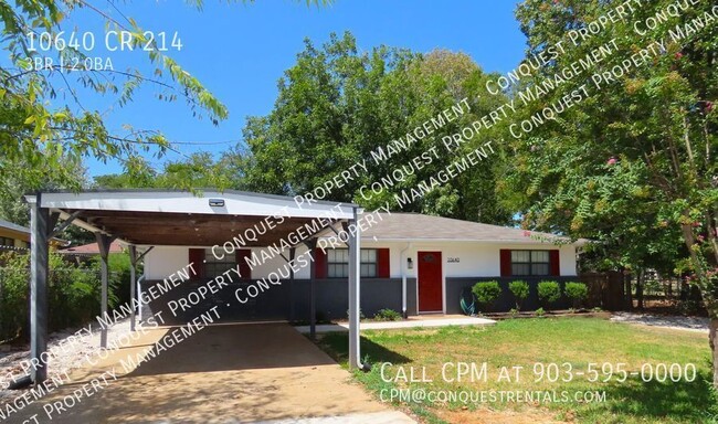 Building Photo - Updated 3 Bedroom, 2 Bath Home w/Fenced Yard!