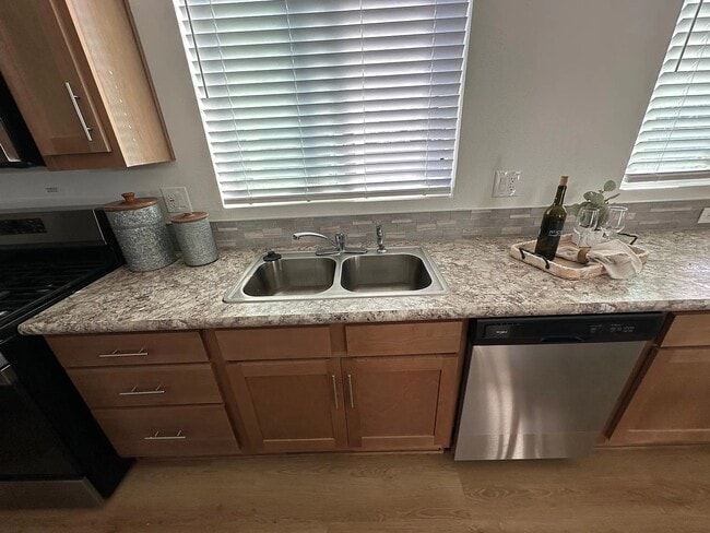 Building Photo - 17 Dart St