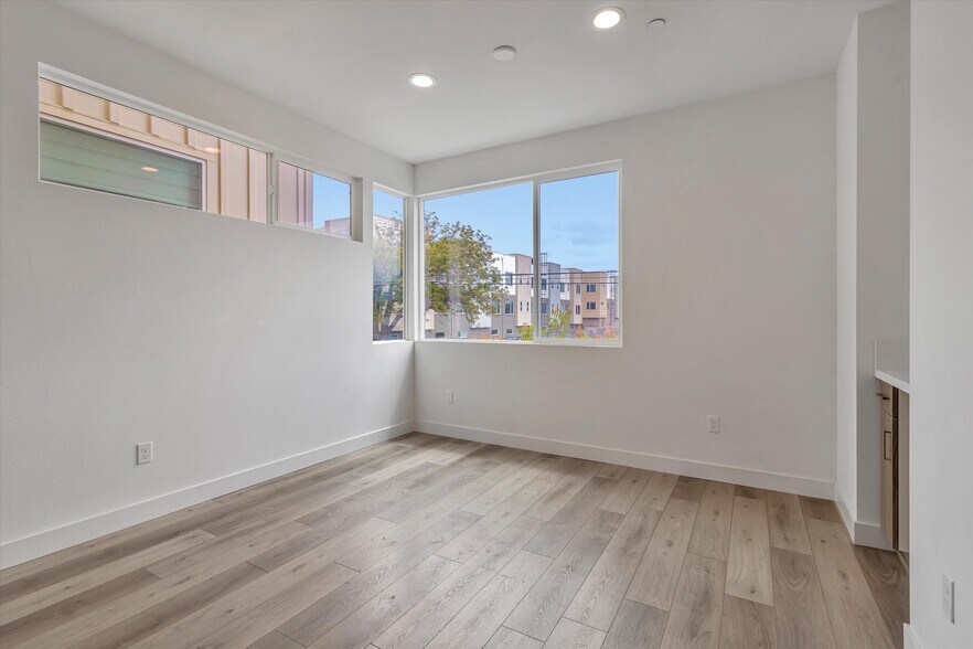 Building Photo - 2237 Myrtle St