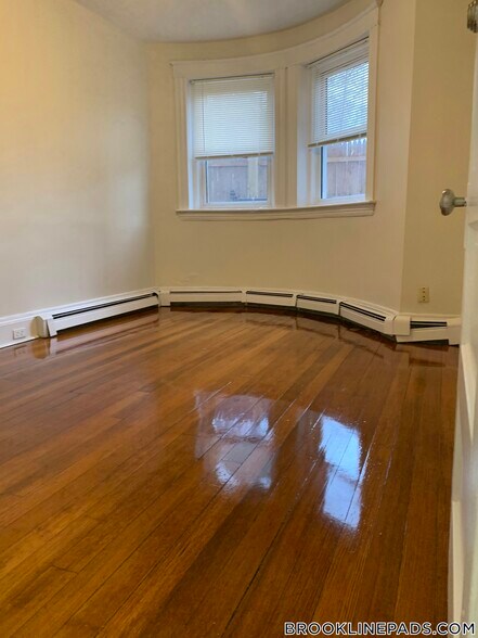 Building Photo - 208 Winthrop Rd