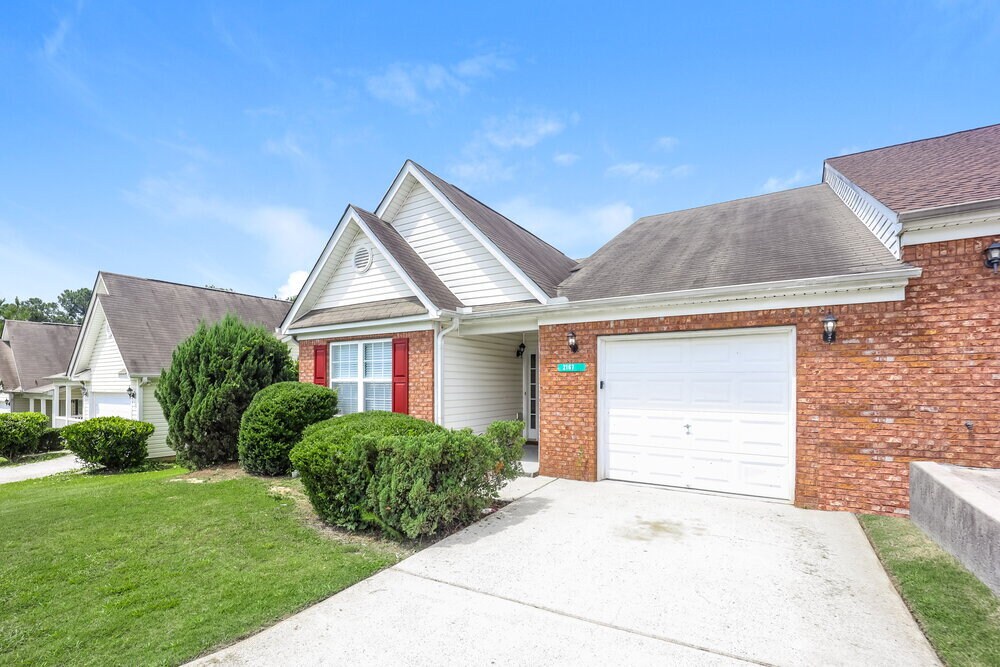 Building Photo - 2167 Red Oak Cir