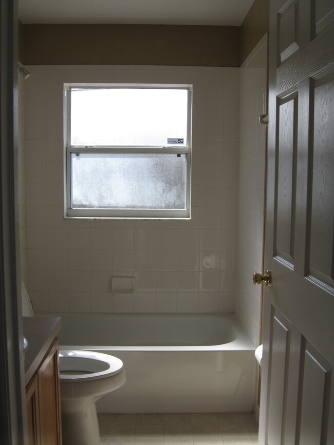 Building Photo - 8522 Rainbow Ave
