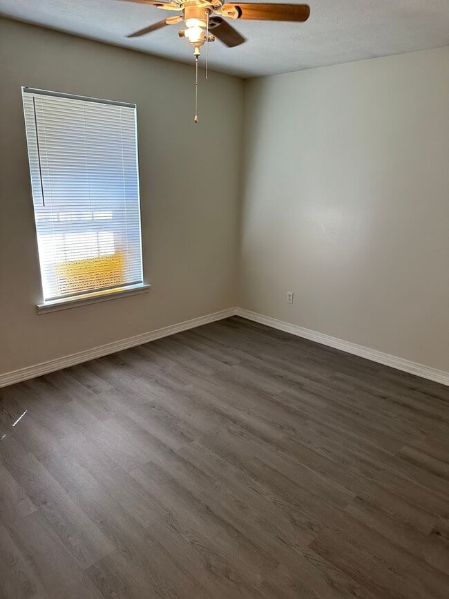 Building Photo - 114 Kadens Kove