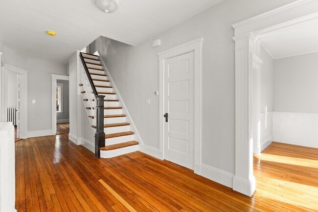 Building Photo - 22 Lewis St