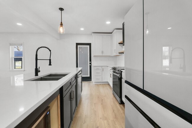 Building Photo - 106 Stacker Dr