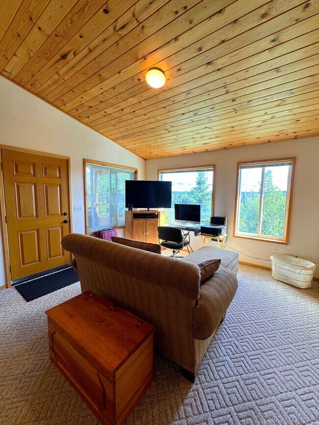 Building Photo - RIVERFRONT HOME + SHOP!