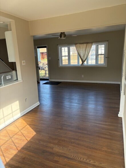 Building Photo - 8 Lynch Farm Dr