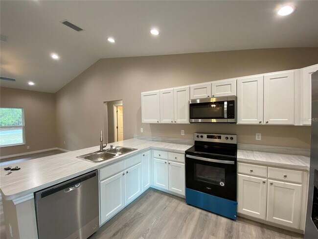 Building Photo - 6288 SW 151 Ln