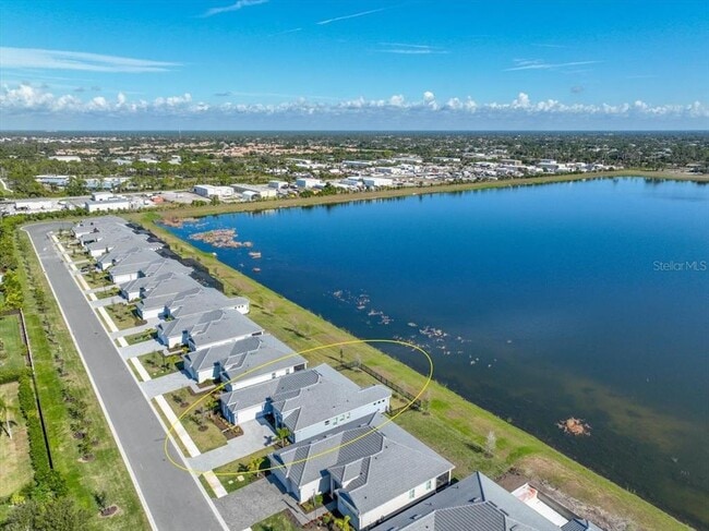 Building Photo - 8568 Shr Lk Dr