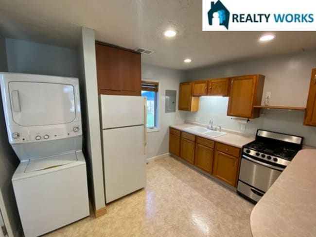 Building Photo - Cute 2 bed Home!