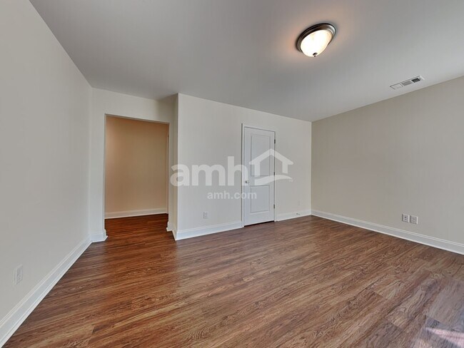 Building Photo - 8 Cherry St