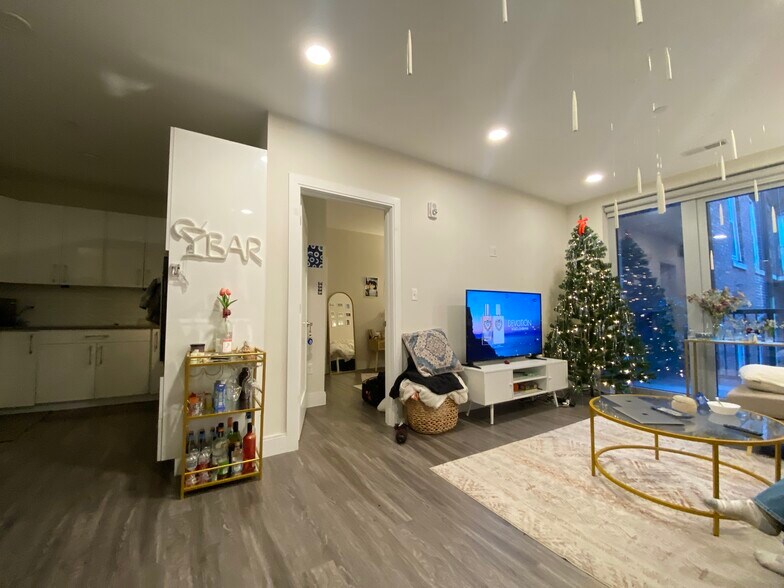 Building Photo - 1025 Tremont St