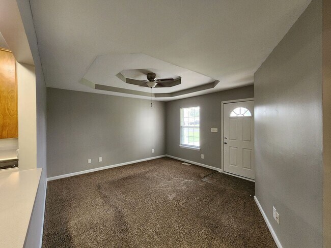 Building Photo - $1400 3 bed 2 bath Oak Grove Home