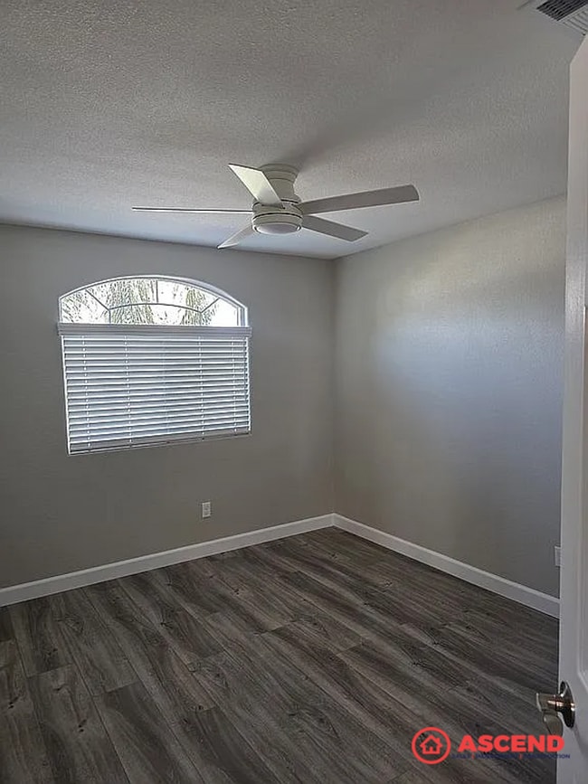 Building Photo - Beautiful Home in the Southwest!