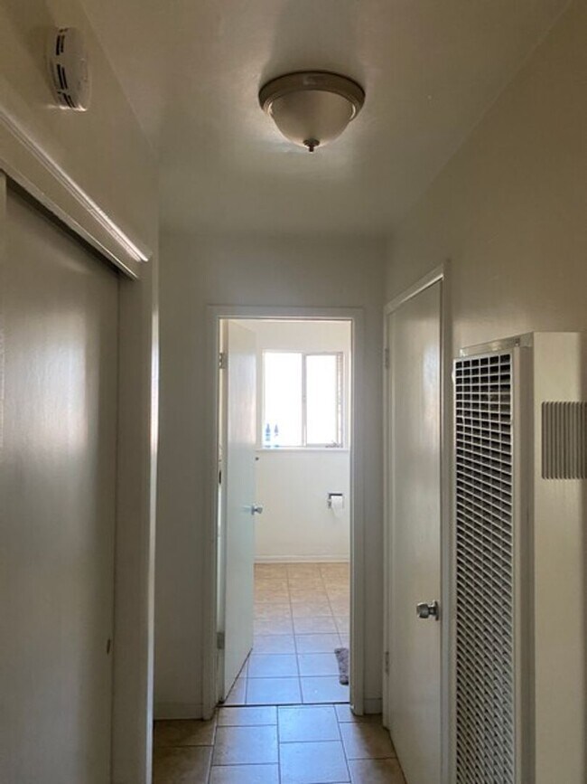 Building Photo - Quaint Apartment Complex in Santa Maria. L...