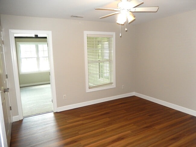 Building Photo - 10612 River Forest Dr