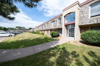 Building Photo - 917 11th Ave S