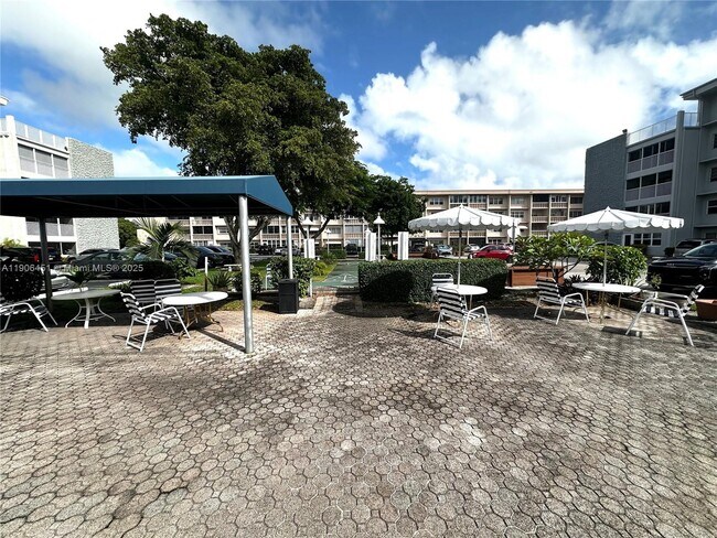 Building Photo - 410 SE 2nd St