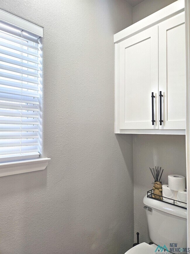 Building Photo - 510 W Dallas Ave